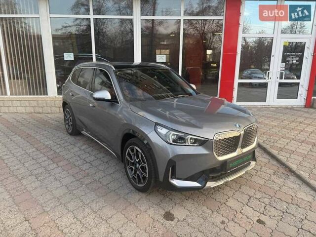 Серый БМВ iX1, объемом двигателя 0 л и пробегом 3 тыс. км за 33999 $, фото 1 на Automoto.ua