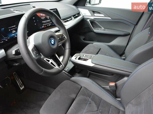Сірий БМВ iX1, об'ємом двигуна 0 л та пробігом 4 тис. км за 54027 $, фото 4 на Automoto.ua