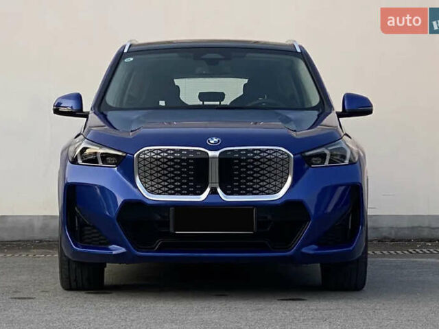 Синий БМВ iX1, объемом двигателя 0 л и пробегом 5 тыс. км за 25999 $, фото 1 на Automoto.ua