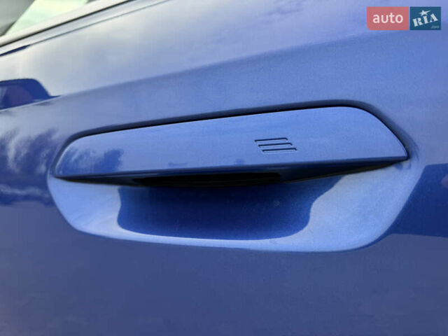 Синій БМВ iX1, об'ємом двигуна 0 л та пробігом 2 тис. км за 35000 $, фото 4 на Automoto.ua