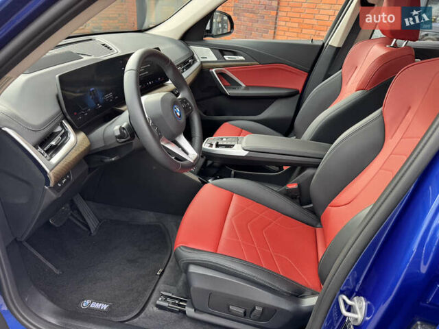 Синій БМВ iX1, об'ємом двигуна 0 л та пробігом 2 тис. км за 35000 $, фото 5 на Automoto.ua