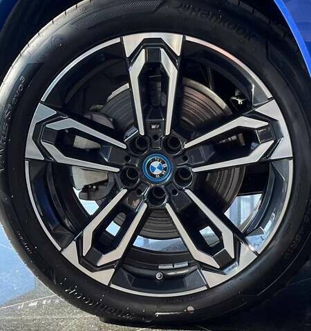 Синий БМВ iX1, объемом двигателя 0 л и пробегом 3 тыс. км за 33000 $, фото 13 на Automoto.ua