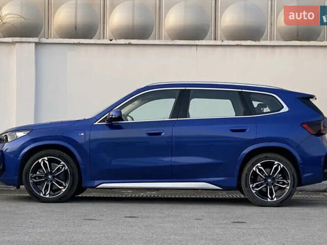 Синий БМВ iX1, объемом двигателя 0 л и пробегом 5 тыс. км за 25999 $, фото 4 на Automoto.ua
