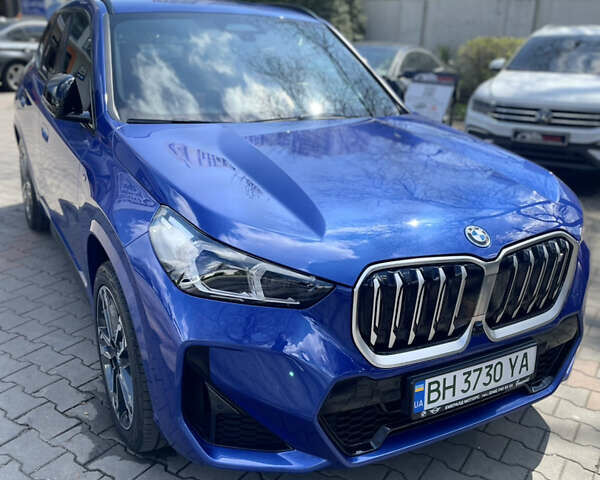 Синий БМВ iX1, объемом двигателя 0 л и пробегом 9 тыс. км за 51000 $, фото 5 на Automoto.ua