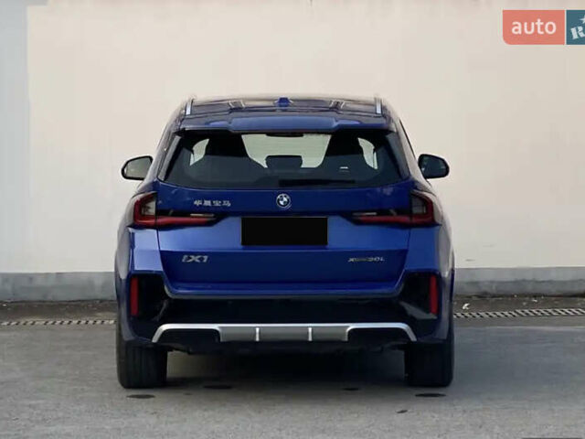 Синий БМВ iX1, объемом двигателя 0 л и пробегом 5 тыс. км за 25999 $, фото 3 на Automoto.ua