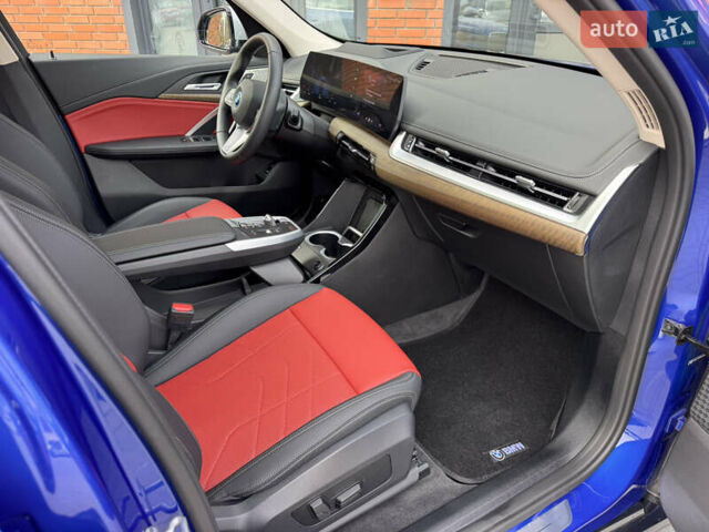 Синій БМВ iX1, об'ємом двигуна 0 л та пробігом 2 тис. км за 35000 $, фото 7 на Automoto.ua