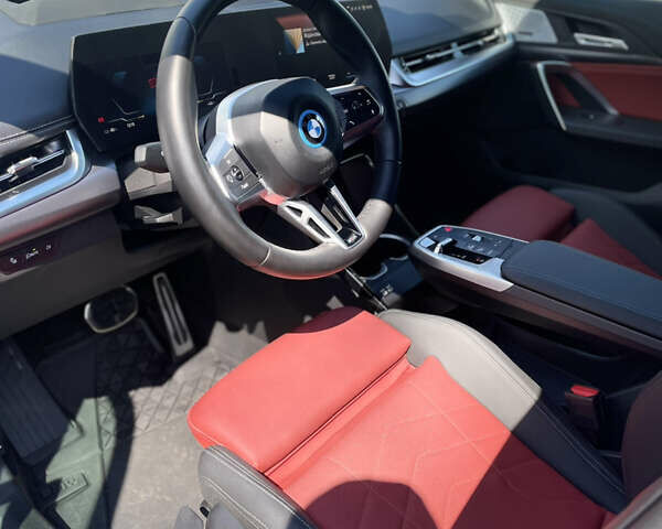 Синий БМВ iX1, объемом двигателя 0 л и пробегом 9 тыс. км за 51000 $, фото 17 на Automoto.ua