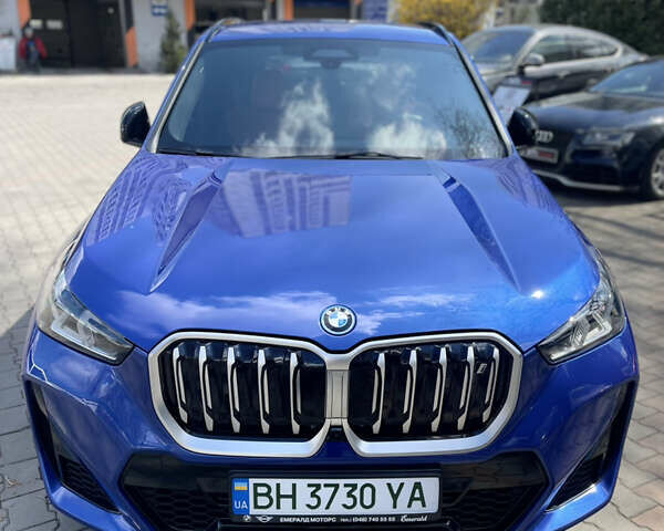 Синій БМВ iX1, об'ємом двигуна 0 л та пробігом 11 тис. км за 48500 $, фото 4 на Automoto.ua