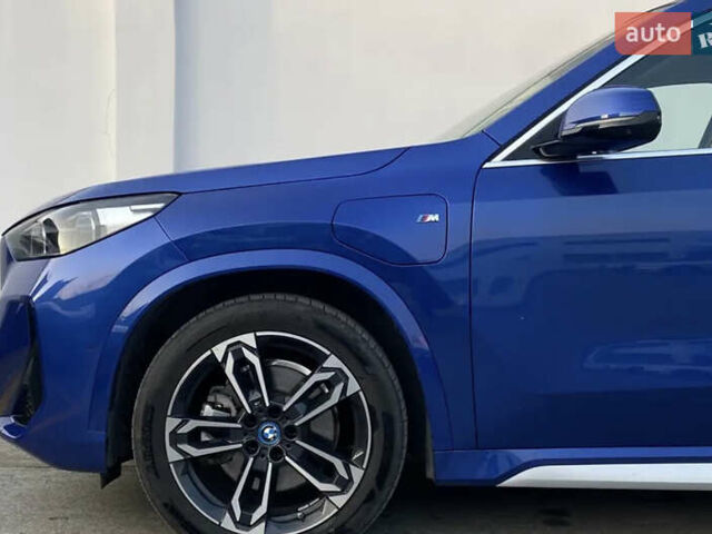 Синий БМВ iX1, объемом двигателя 0 л и пробегом 5 тыс. км за 25999 $, фото 5 на Automoto.ua