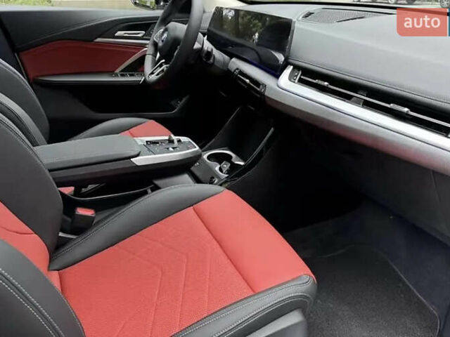 Синий БМВ iX1, объемом двигателя 0 л и пробегом 5 тыс. км за 25999 $, фото 6 на Automoto.ua