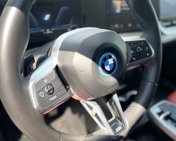 Синій БМВ iX1, об'ємом двигуна 0 л та пробігом 11 тис. км за 48500 $, фото 5 на Automoto.ua