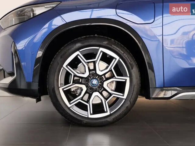Синий БМВ iX1, объемом двигателя 0 л и пробегом 7 тыс. км за 25999 $, фото 4 на Automoto.ua
