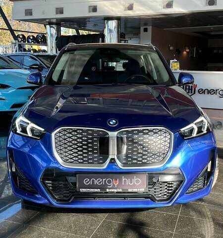 Синий БМВ iX1, объемом двигателя 0 л и пробегом 3 тыс. км за 33000 $, фото 1 на Automoto.ua