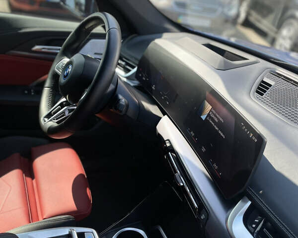 Синий БМВ iX1, объемом двигателя 0 л и пробегом 9 тыс. км за 51000 $, фото 10 на Automoto.ua