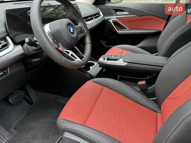 Синий БМВ iX1, объемом двигателя 0 л и пробегом 5 тыс. км за 25999 $, фото 7 на Automoto.ua