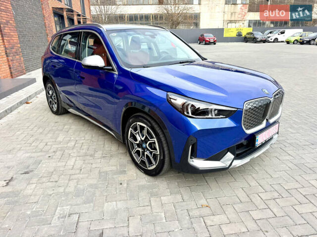 Синій БМВ iX1, об'ємом двигуна 0 л та пробігом 2 тис. км за 35000 $, фото 2 на Automoto.ua