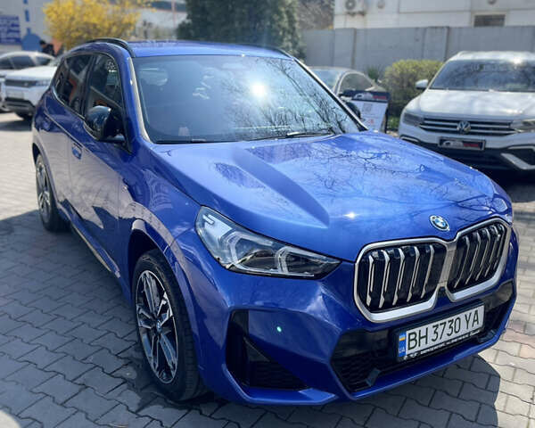 Синий БМВ iX1, объемом двигателя 0 л и пробегом 9 тыс. км за 51000 $, фото 1 на Automoto.ua