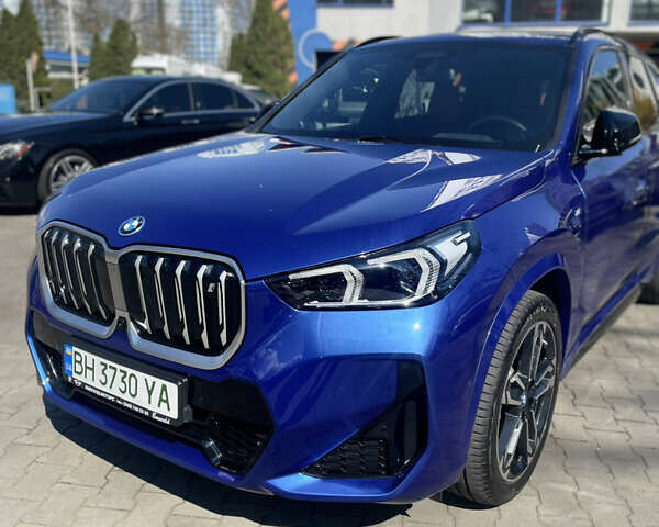 Синий БМВ iX1, объемом двигателя 0 л и пробегом 9 тыс. км за 51000 $, фото 4 на Automoto.ua