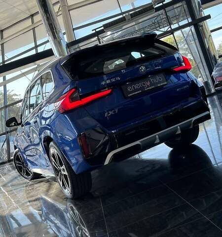 Синий БМВ iX1, объемом двигателя 0 л и пробегом 3 тыс. км за 33000 $, фото 4 на Automoto.ua