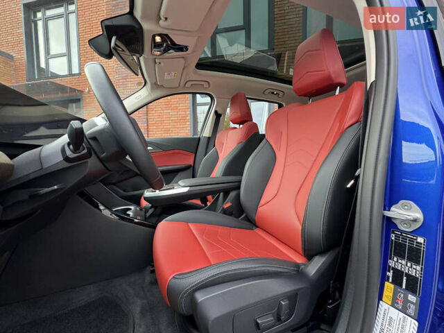 Синій БМВ iX1, об'ємом двигуна 0 л та пробігом 2 тис. км за 35000 $, фото 6 на Automoto.ua