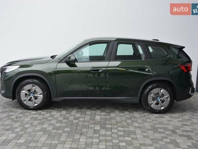 Зеленый БМВ iX1, объемом двигателя 0 л и пробегом 8 тыс. км за 41883 $, фото 1 на Automoto.ua