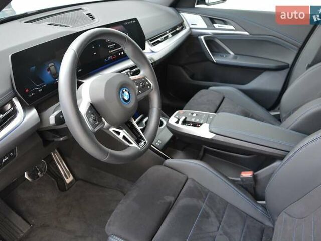 Зеленый БМВ iX1, объемом двигателя 0 л и пробегом 9 тыс. км за 41589 $, фото 4 на Automoto.ua