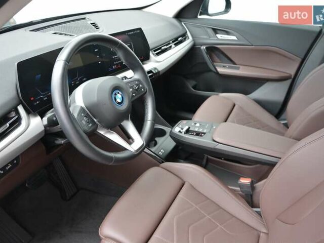 Зеленый БМВ iX1, объемом двигателя 0 л и пробегом 8 тыс. км за 41883 $, фото 4 на Automoto.ua