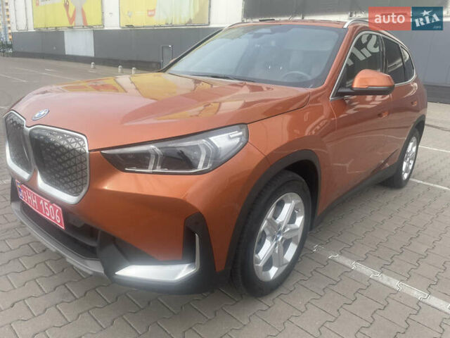 БМВ iX1 2024 в Киеве на Automoto.ua Оранжевый БМВ iX1, объемом двигателя 0 л и пробегом 45 тыс. км за 35000 $, фото 1 на Automoto.ua