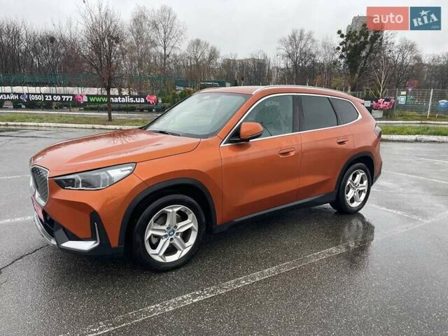 Помаранчевий БМВ iX1, об'ємом двигуна 0 л та пробігом 48 тис. км за 36200 $, фото 3 на Automoto.ua