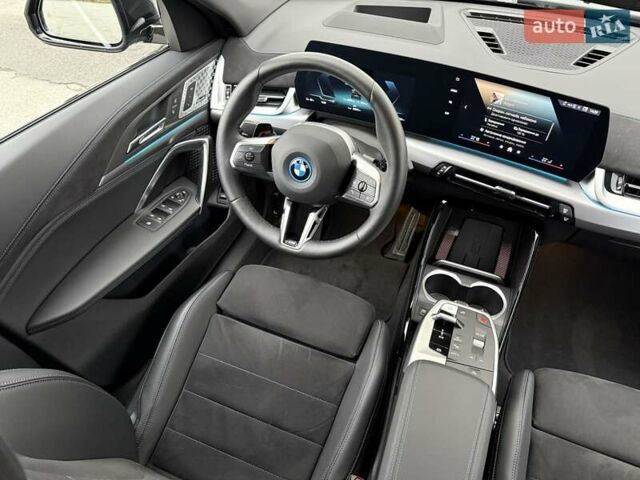 Черный БМВ iX2, объемом двигателя 0 л и пробегом 2 тыс. км за 53666 $, фото 13 на Automoto.ua