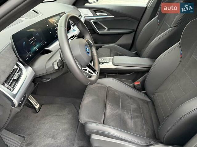 Черный БМВ iX2, объемом двигателя 0 л и пробегом 2 тыс. км за 53666 $, фото 6 на Automoto.ua