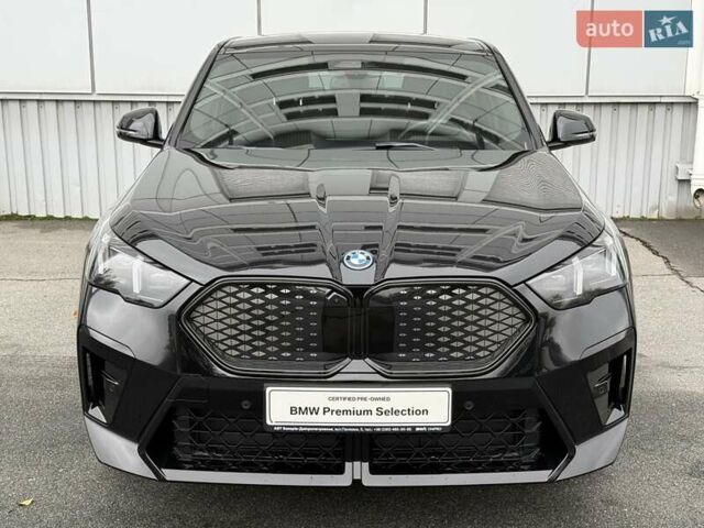 Черный БМВ iX2, объемом двигателя 0 л и пробегом 2 тыс. км за 53666 $, фото 1 на Automoto.ua
