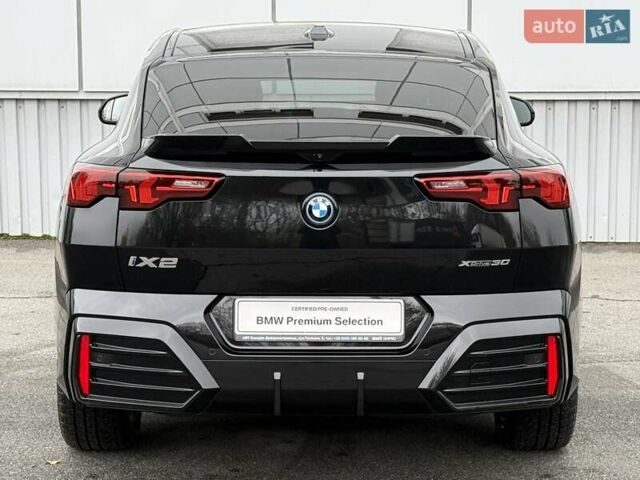 Черный БМВ iX2, объемом двигателя 0 л и пробегом 2 тыс. км за 53666 $, фото 4 на Automoto.ua