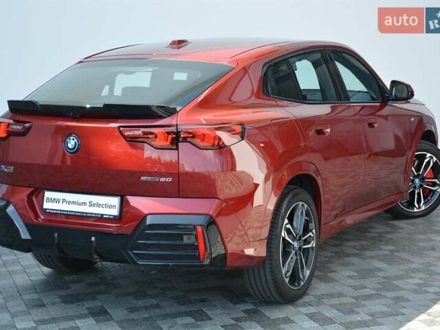Красный БМВ iX2, объемом двигателя 0 л и пробегом 8 тыс. км за 45313 $, фото 2 на Automoto.ua
