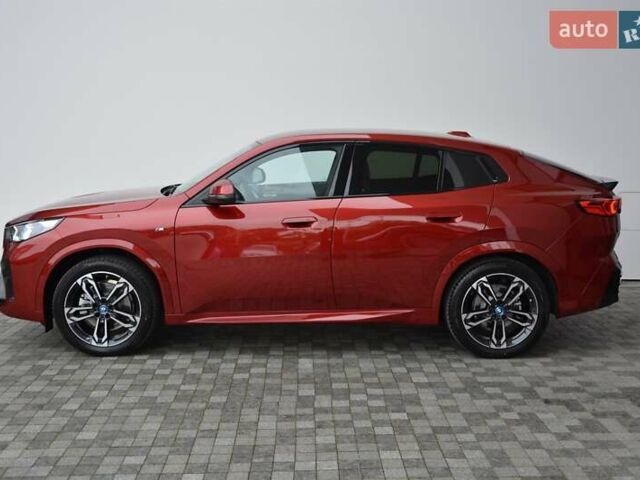Красный БМВ iX2, объемом двигателя 0 л и пробегом 9 тыс. км за 53143 $, фото 1 на Automoto.ua