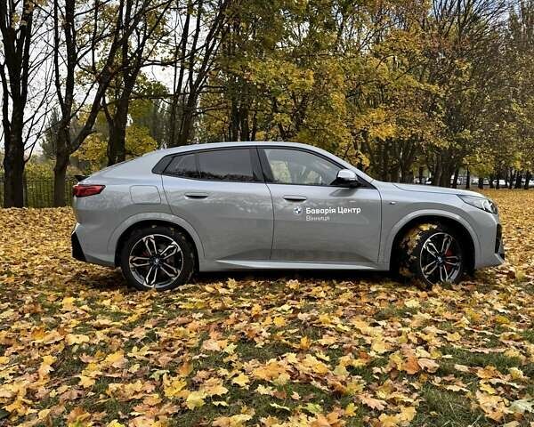 Серый БМВ iX2, объемом двигателя 0 л и пробегом 2 тыс. км за 61455 $, фото 7 на Automoto.ua