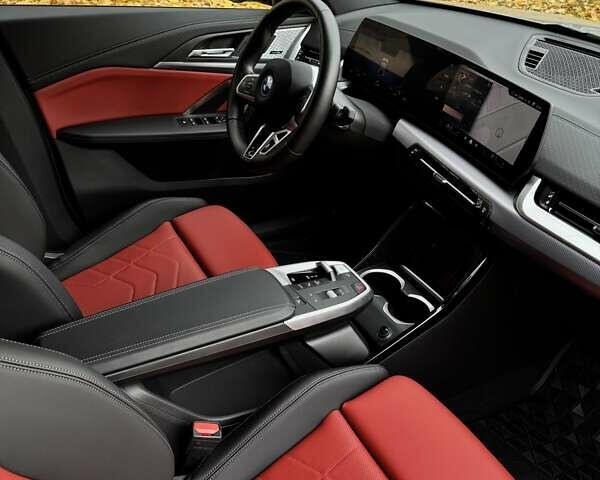 Серый БМВ iX2, объемом двигателя 0 л и пробегом 2 тыс. км за 61455 $, фото 12 на Automoto.ua