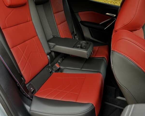 Серый БМВ iX2, объемом двигателя 0 л и пробегом 2 тыс. км за 61455 $, фото 14 на Automoto.ua