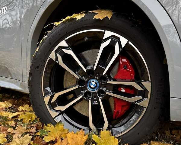 Серый БМВ iX2, объемом двигателя 0 л и пробегом 2 тыс. км за 61455 $, фото 9 на Automoto.ua