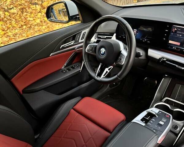 Серый БМВ iX2, объемом двигателя 0 л и пробегом 2 тыс. км за 61455 $, фото 11 на Automoto.ua