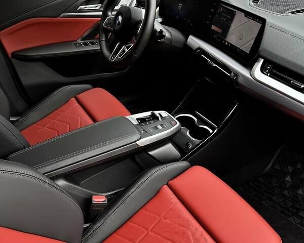 Серый БМВ iX2, объемом двигателя 0 л и пробегом 2 тыс. км за 61455 $, фото 16 на Automoto.ua