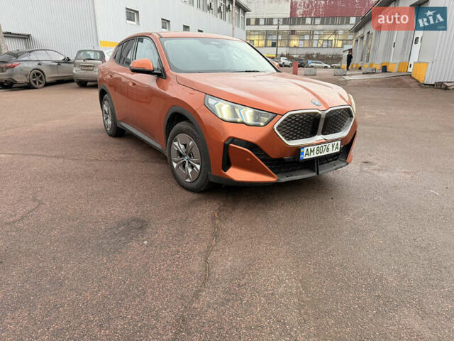Оранжевый БМВ iX2, объемом двигателя 0 л и пробегом 10 тыс. км за 48000 $, фото 2 на Automoto.ua