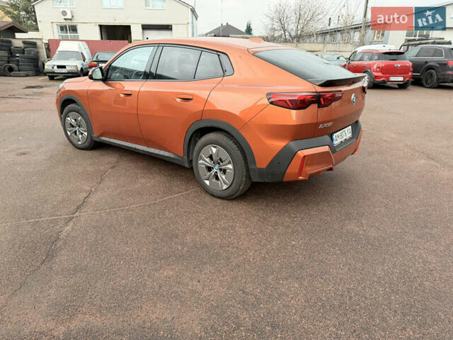 Оранжевый БМВ iX2, объемом двигателя 0 л и пробегом 10 тыс. км за 48000 $, фото 7 на Automoto.ua