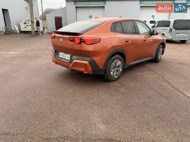 Оранжевый БМВ iX2, объемом двигателя 0 л и пробегом 10 тыс. км за 48000 $, фото 4 на Automoto.ua