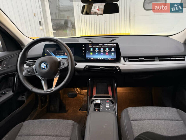 Оранжевый БМВ iX2, объемом двигателя 0 л и пробегом 10 тыс. км за 48000 $, фото 15 на Automoto.ua