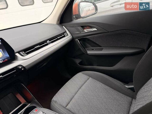 Оранжевый БМВ iX2, объемом двигателя 0 л и пробегом 10 тыс. км за 48000 $, фото 18 на Automoto.ua