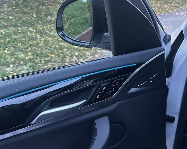 Белый БМВ iX3, объемом двигателя 0 л и пробегом 101 тыс. км за 29500 $, фото 9 на Automoto.ua