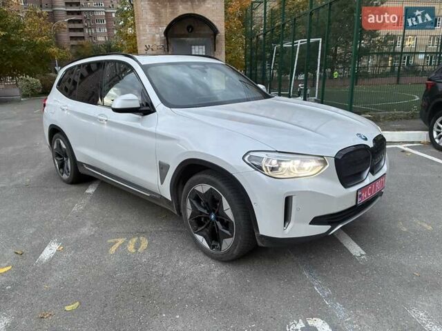 Белый БМВ iX3, объемом двигателя 0 л и пробегом 154 тыс. км за 28900 $, фото 2 на Automoto.ua