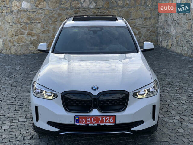 Белый БМВ iX3, объемом двигателя 0 л и пробегом 179 тыс. км за 27500 $, фото 2 на Automoto.ua