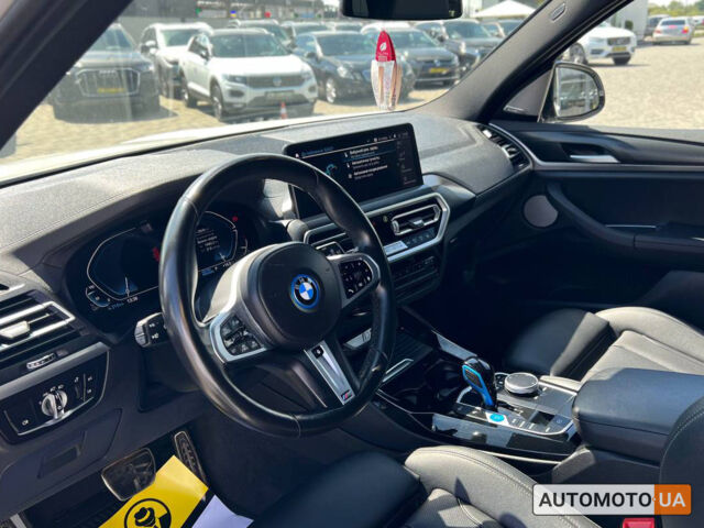 Белый БМВ iX3, объемом двигателя 86 л и пробегом 38 тыс. км за 51500 $, фото 10 на Automoto.ua